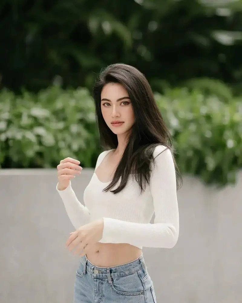 ดาวิกา โฮร์เน่: ภาพพิเศษบนแพลตฟอร์ม HOT51